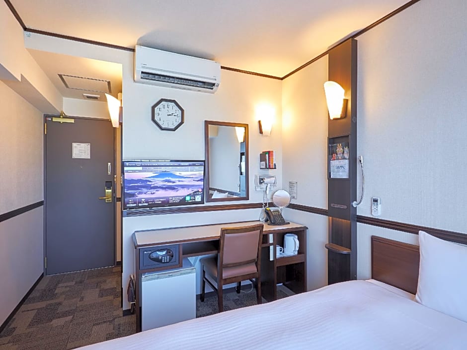 Toyoko Inn Saitama Iwatsuki Ekimae