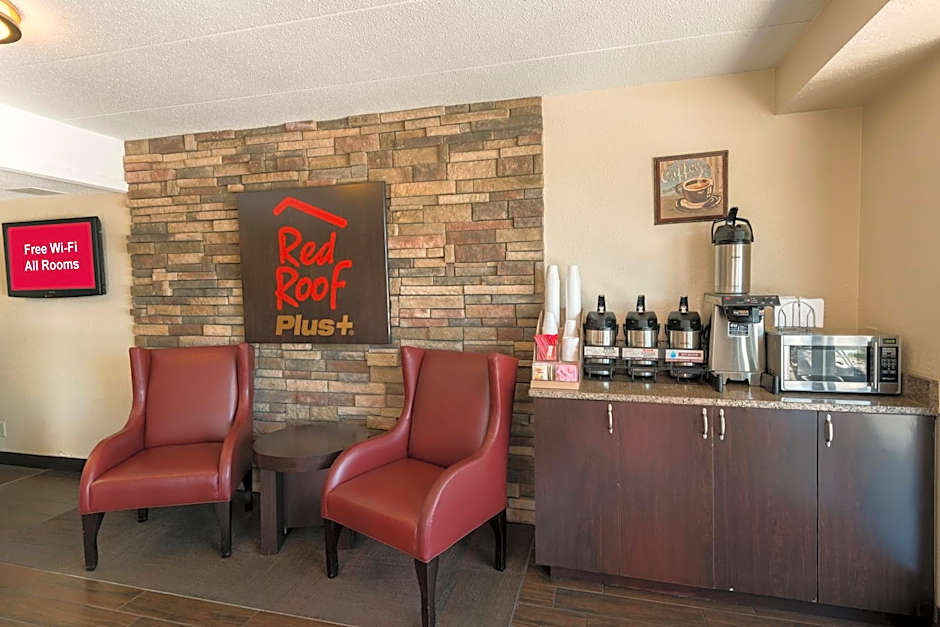 Red Roof Plus+ St Louis - Forest Park/Hampton Ave