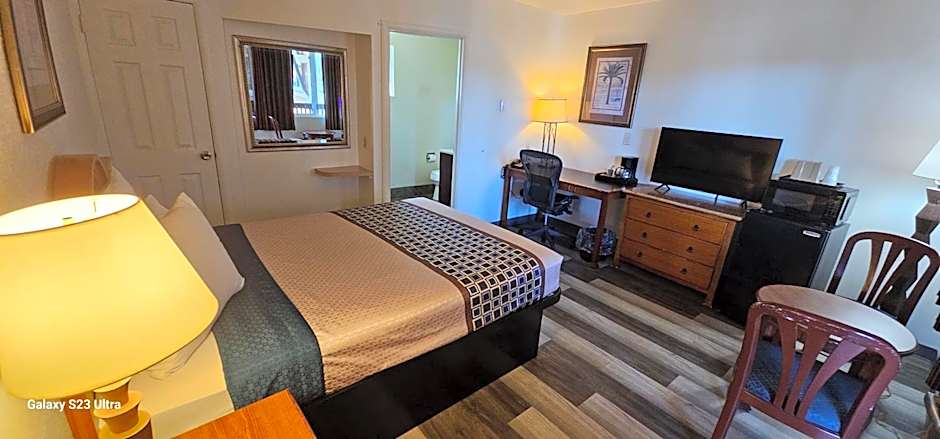 Photo 1 of 3 of 1 Queen Bed
