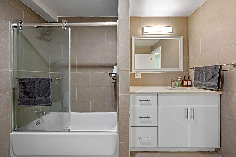 Upper East Side Luxury 3BR 2B 1700 square feet