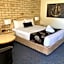 Cotswold Motor Inn