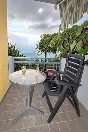 Studio Apartment with Balcony
