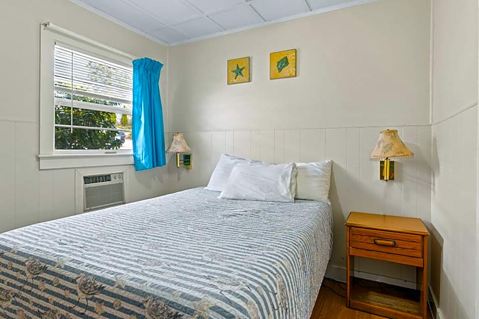 Beach Motel and Suites