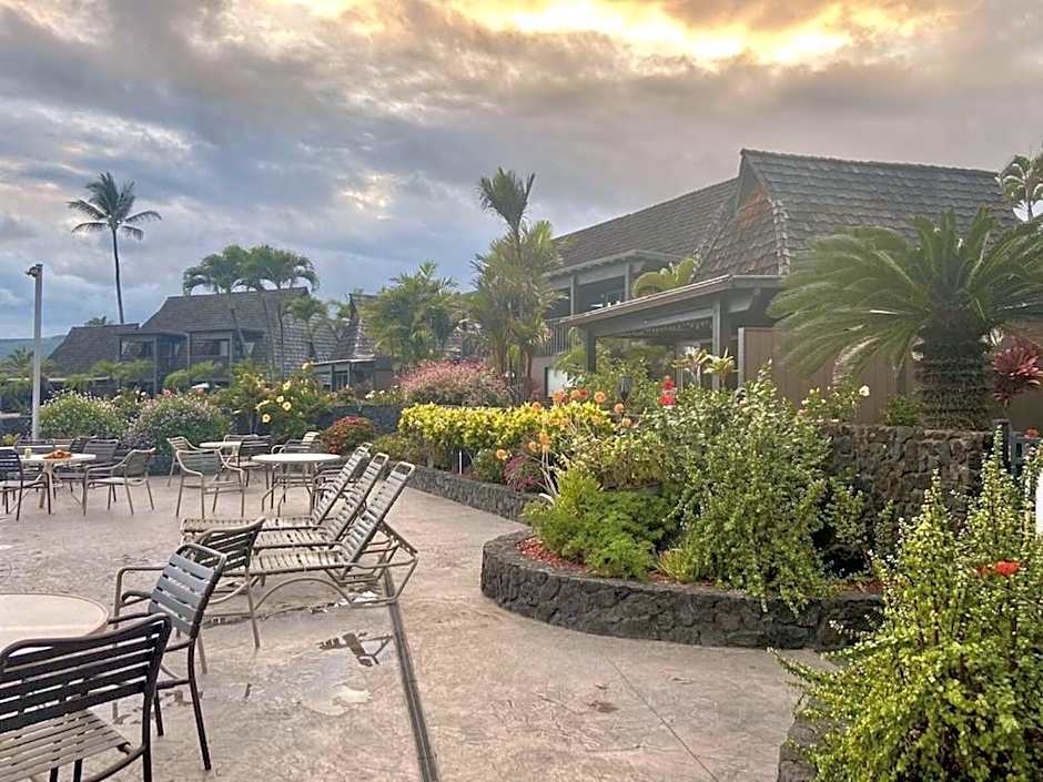 Beachfront 1 Bedroom Condo with Private Beach, Pool, Hot Tub