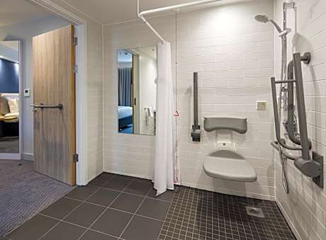 Double Room with Free Hot Breakfast - Accessible