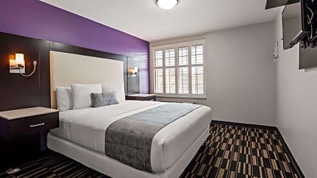 ROOM, KING BED