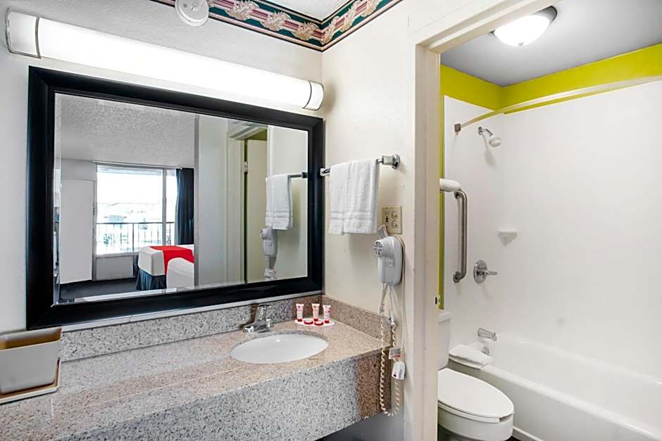 OYO Hotel Oklahoma City South I-35 and SE 29th