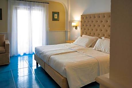 Double or Twin Room with Sea View