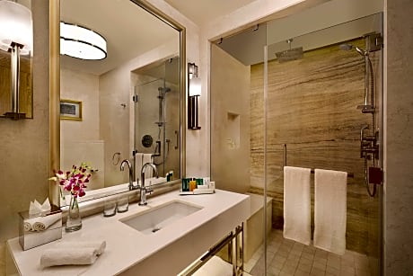 Three Single Beds Deluxe Room With Haram View