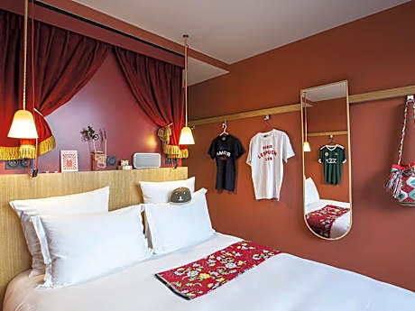 MOB HOTEL Paris Les Puces