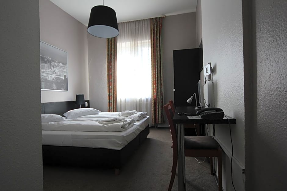 Carlton Hotel