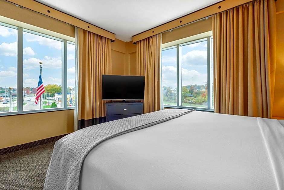 Cambria Hotel Akron - Canton Airport