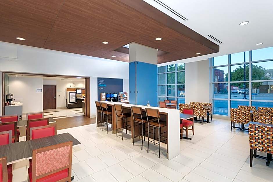 Holiday Inn Express & Suites Downtown Ottawa East by IHG