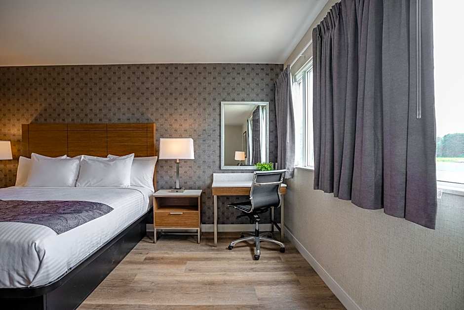 Monte Carlo Inns Oakville Suites