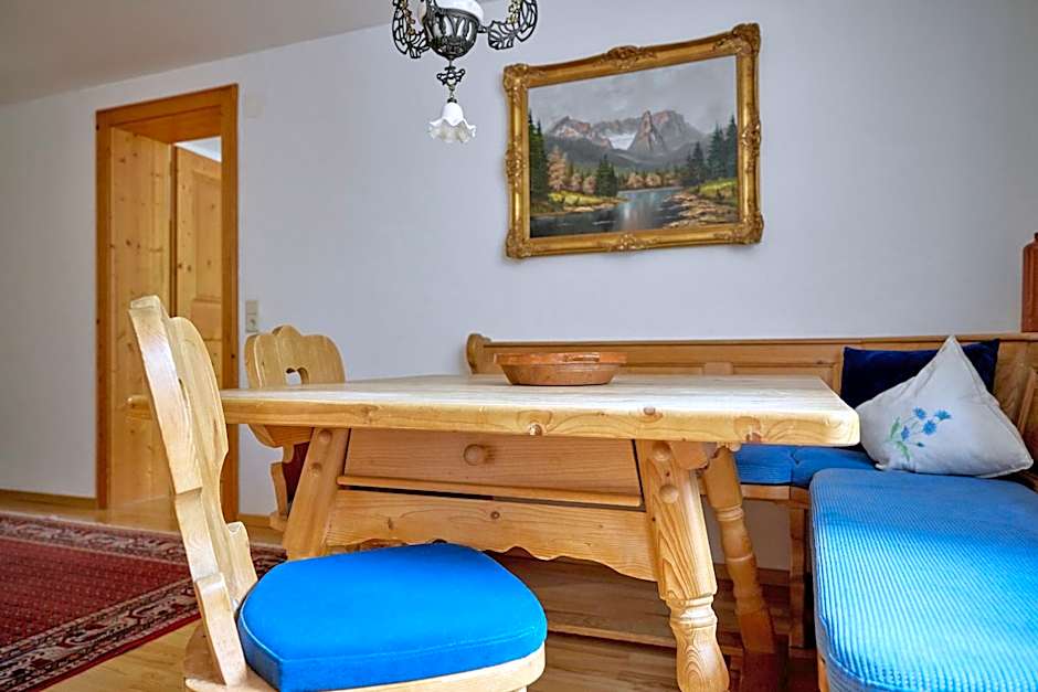 Alt Montafon Hotel Appartements by Pferd auf Wolke