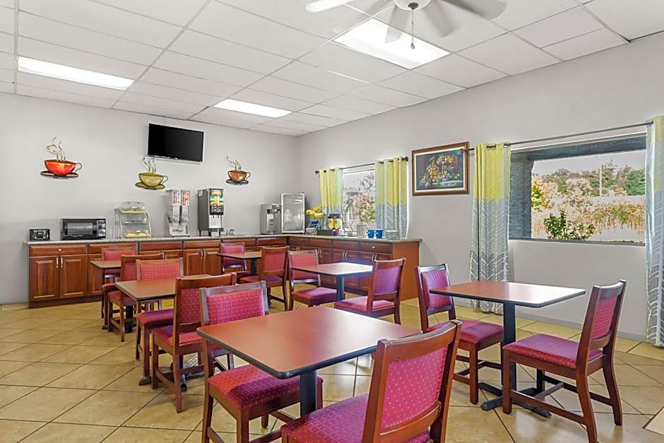 Days Inn by Wyndham Huntington