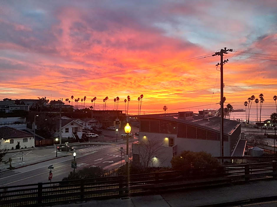 Howard Johnson by Wyndham Santa Cruz Beach Boardwalk