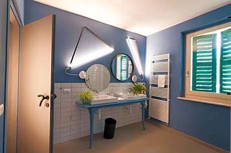 Bunk Bed in Mixed Dormitory Room