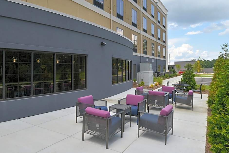 Holiday Inn Express & Suites Bryant West By IHG