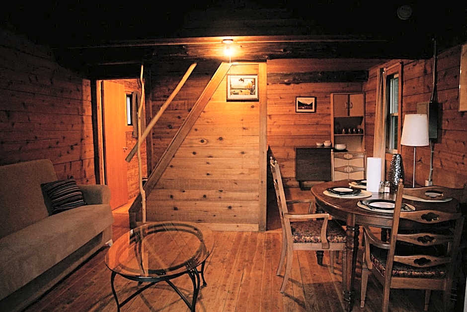 Rustic Woodland Cabin at Beaverfoot