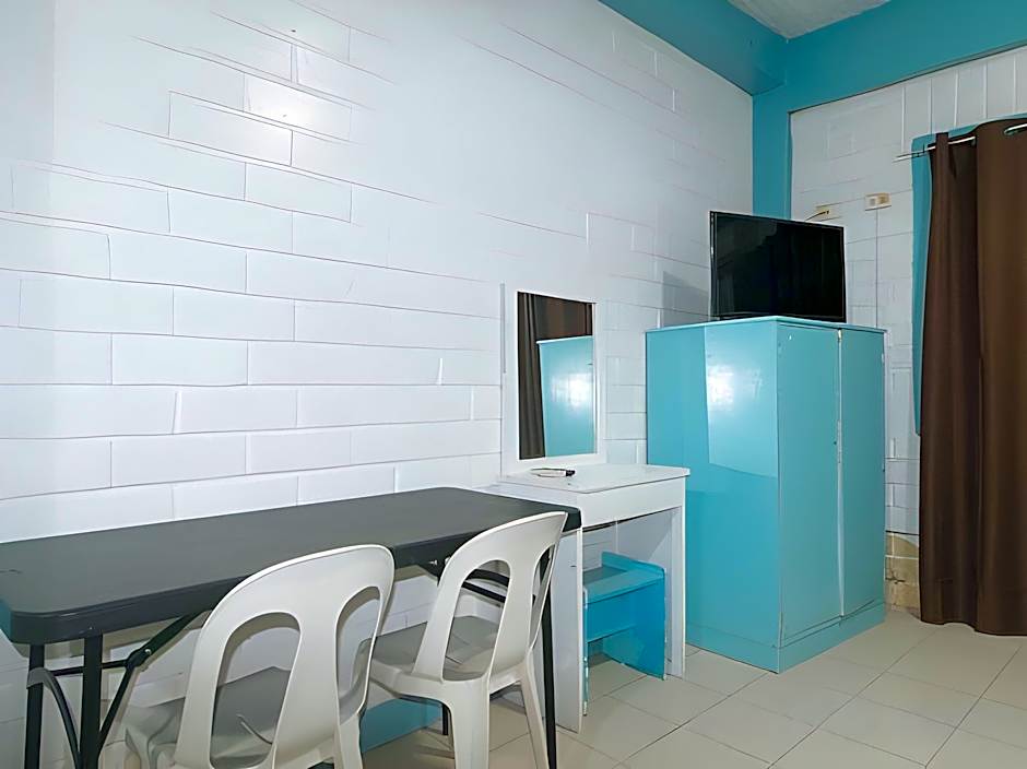 RedDoorz @ La Maria Pension and Tourist Inn