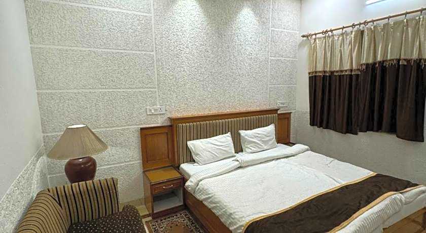 Hotel Kamal ( Nearest to Taj Mahal )