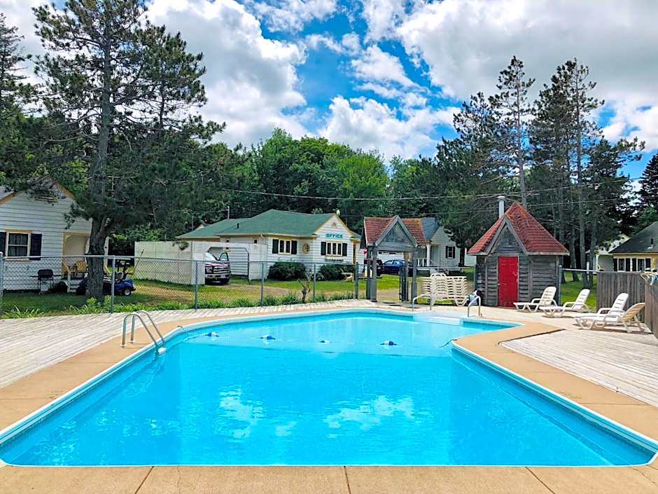 Green Gables Bungalow Court
