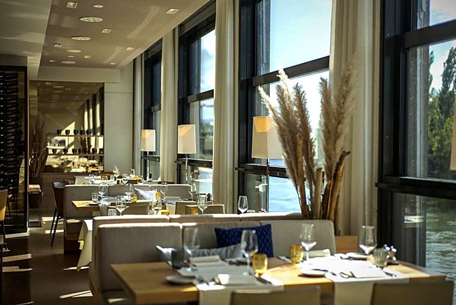 STAYY The River - contactless check-in