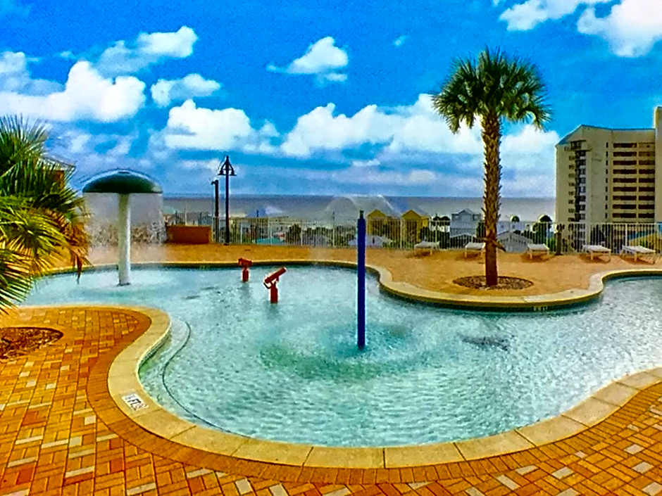 LAKETOWN 5 POOLs STEPS TO BEACH FAMILY FRIENDLY