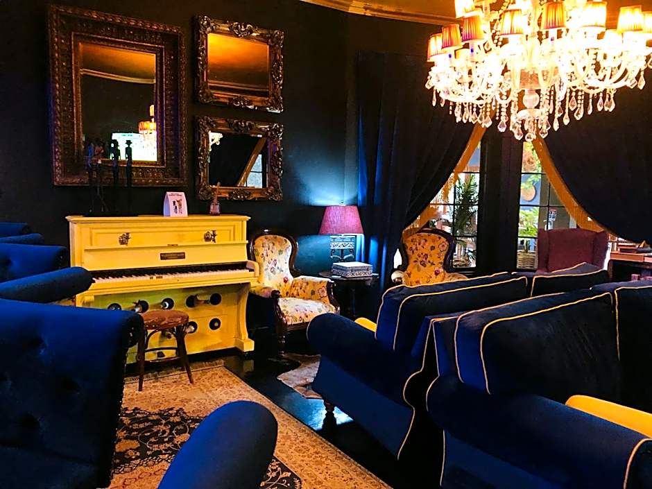 Shangri-La Country Hotel & Spa