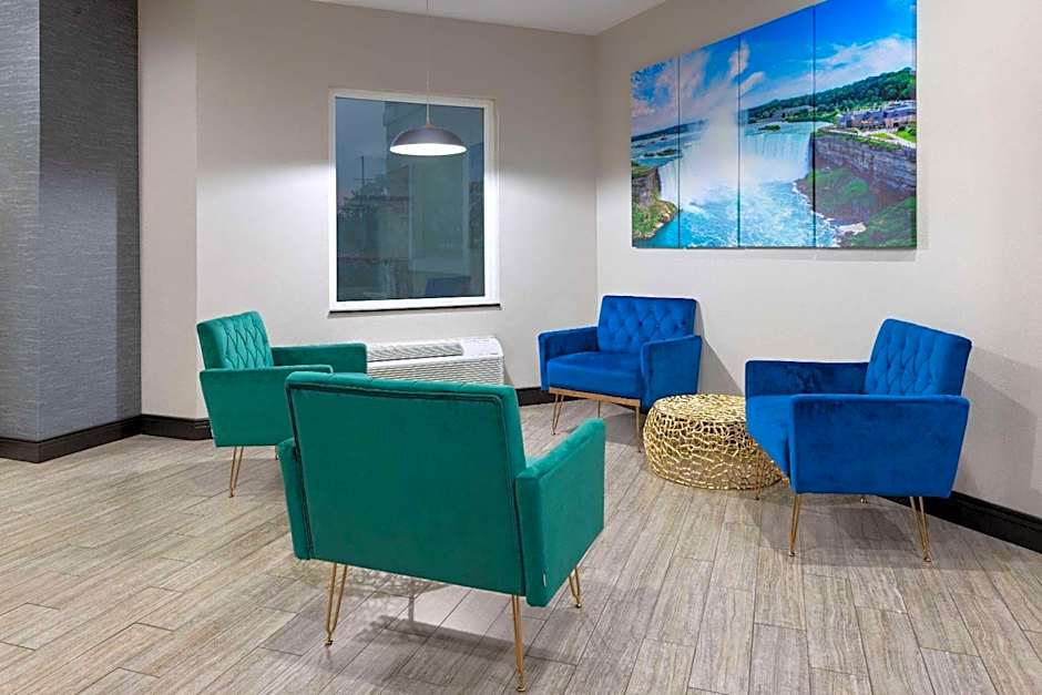 La Quinta Inn & Suites by Wyndham Buffalo Airport