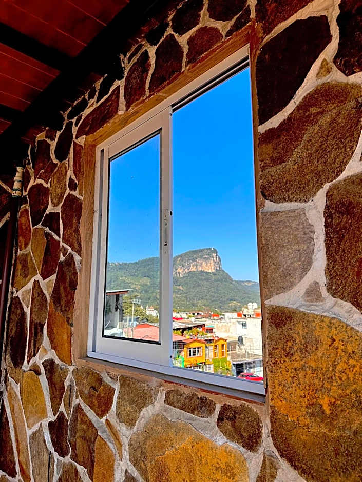 Hotel & Suites Cerro Roj0