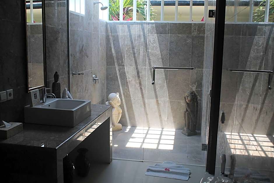 Kelapa Lovina Beach Villa