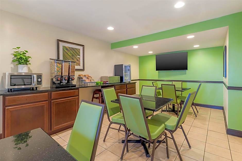 Sure Stay Hotel by Best Western East Brunswick Inn