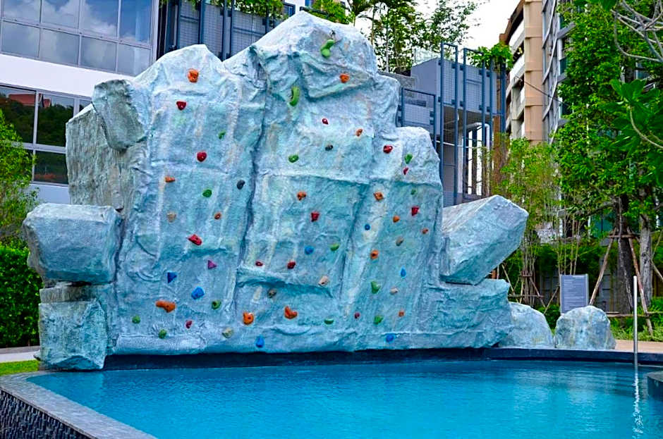 Sea View Spacious Condo At Pattaya