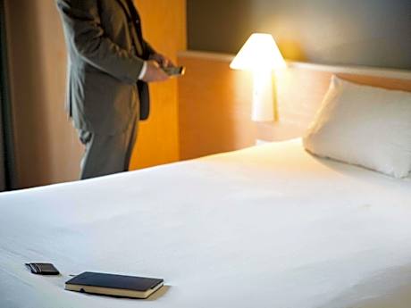 Room With 1 Double Bed