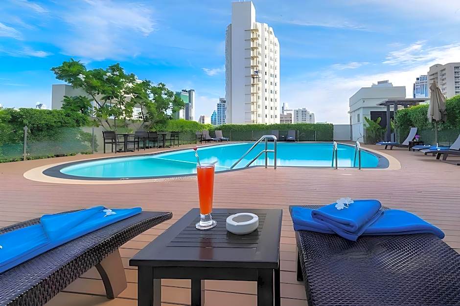 Lohas Residences Sukhumvit (SHA Plus)