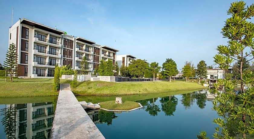 GreenVille Laguna Hotel