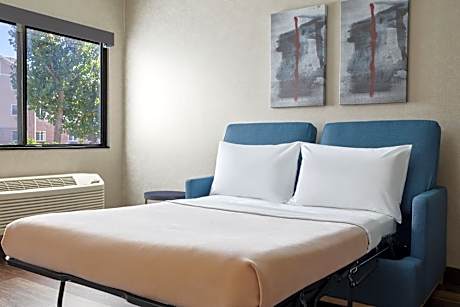 Queen Room with Two Queen Beds - Hearing Accessible