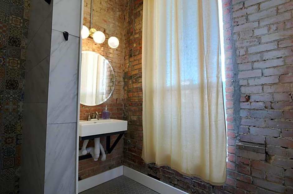 Deep Ellum Hostel - Adults Only