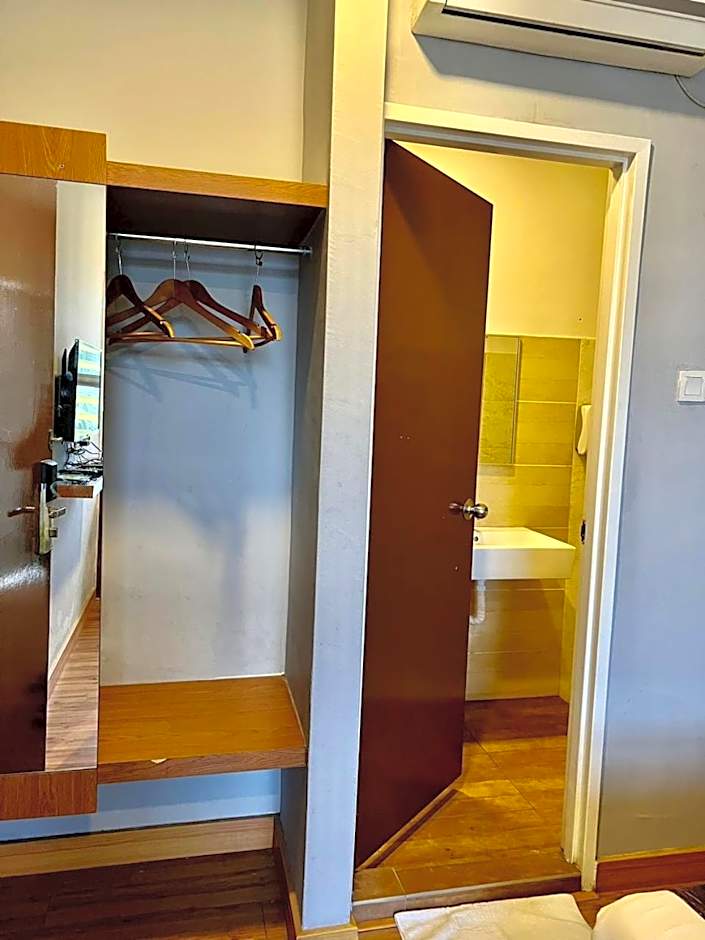 Golden Leaf Boutique Hotel Nusa Idaman Formerly Known as Ariana Hotel