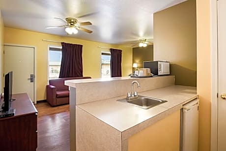 1 King Bed, Nonsmoking