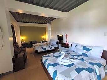 RedDoorz @ LQJ Hotel Old Buswang Kalibo