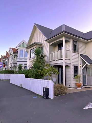 Sahara Deluxe Studios