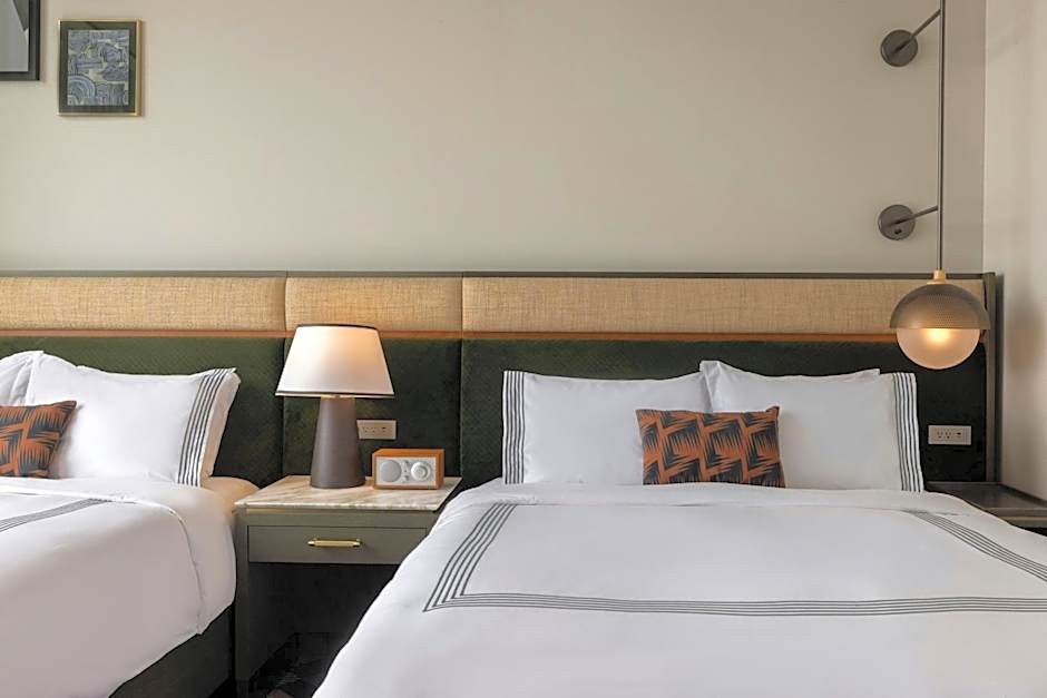 The Tess, Autograph Collection