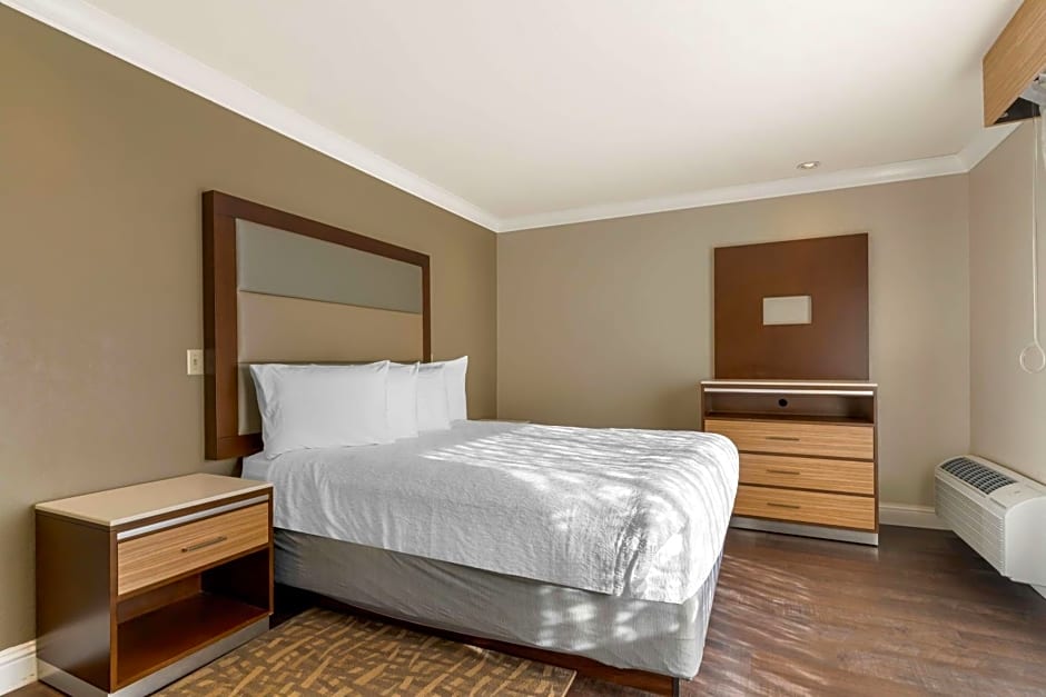 Best Western Plus Forest Park Inn