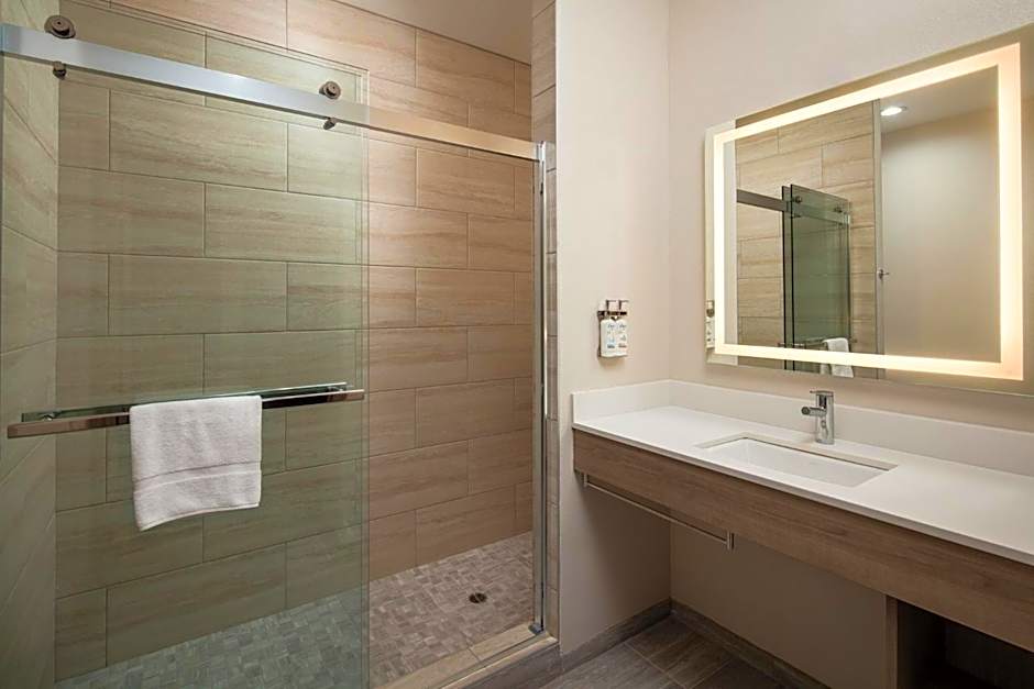 Holiday Inn Express Hotel & Suites Ventura Harbor By IHG