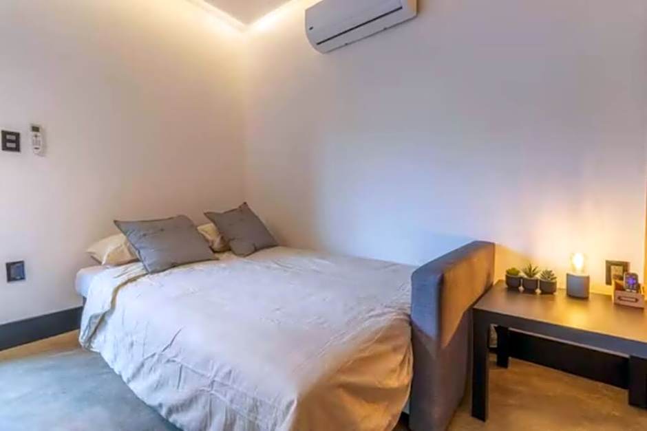 L101 New Building Studio Apt with AC Rooftop