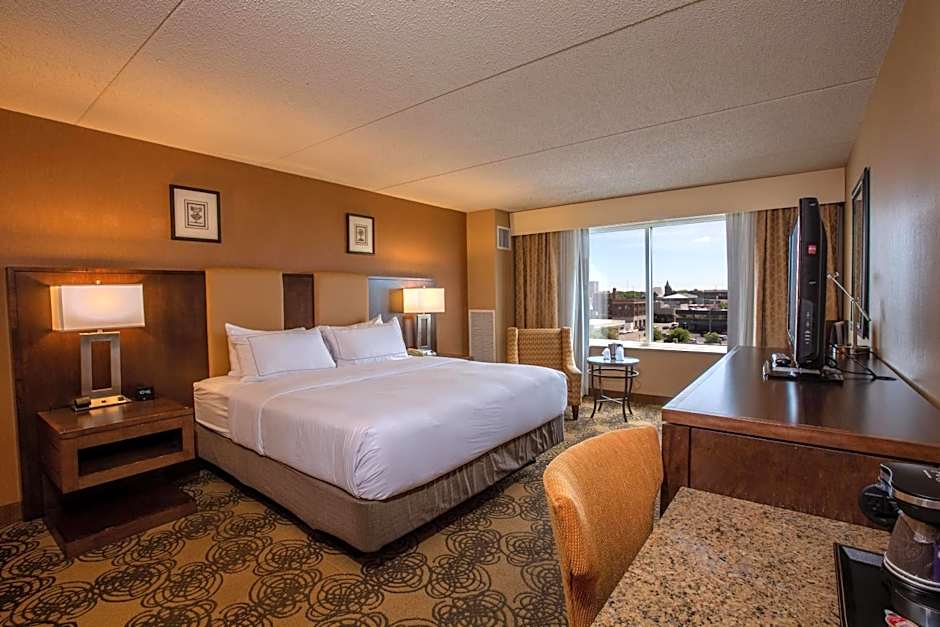 DoubleTree By Hilton Bay City Riverfront
