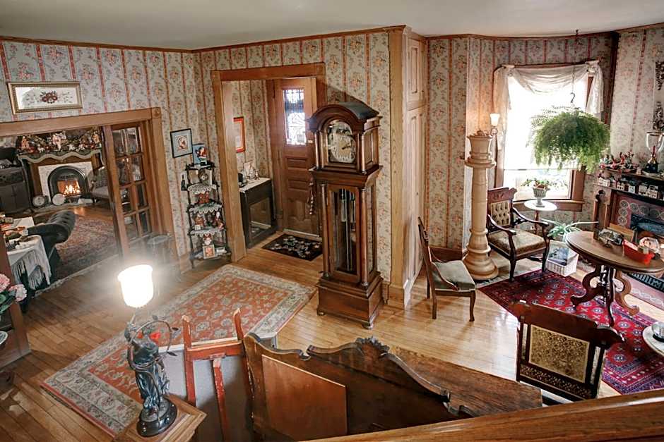 The Queen, A Victorian Bed & Breakfast